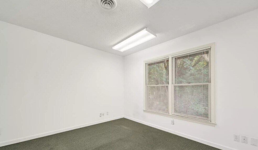 More Photos Of 209 W Barr St, Lancaster Office For Sale