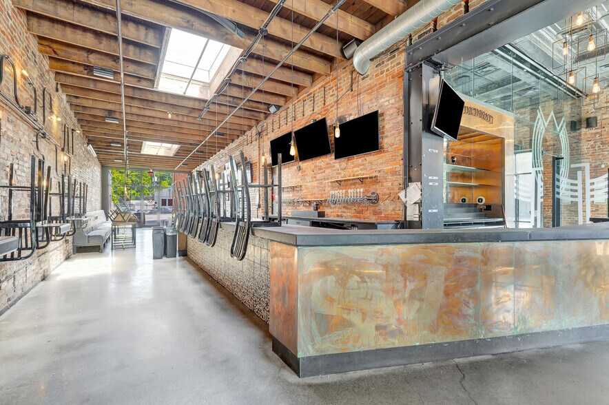 More Photos Of 2800 Woodburn Ave, Cincinnati Storefront For Lease