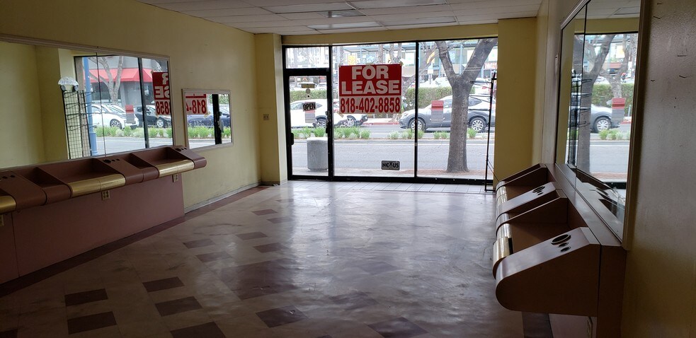 More Photos Of 7858 Santa Monica Blvd, West Hollywood Storefront For Lease