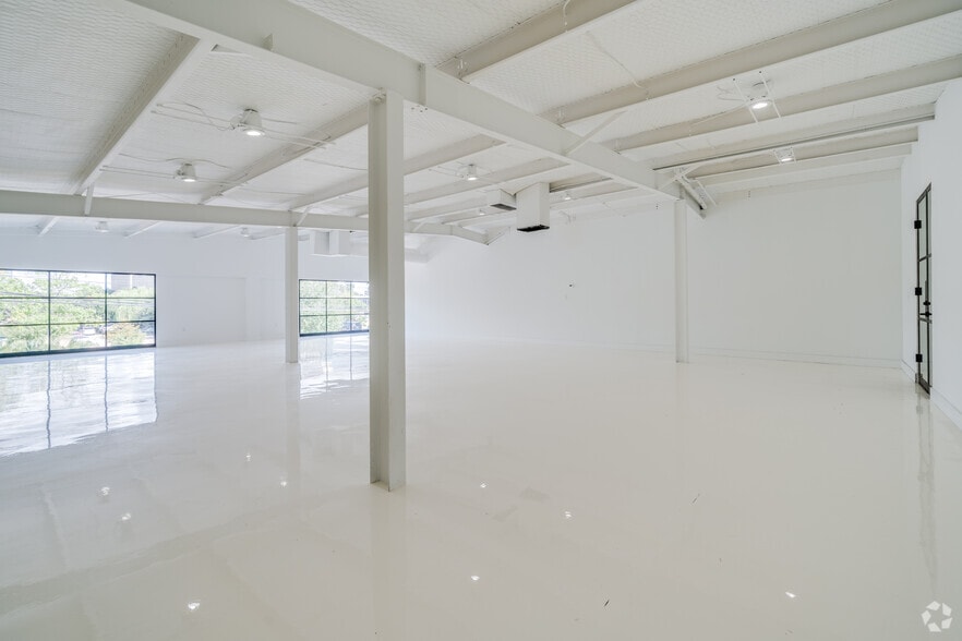 More Photos Of 3330 Audley St, Houston Storefront Retail Office For Sale