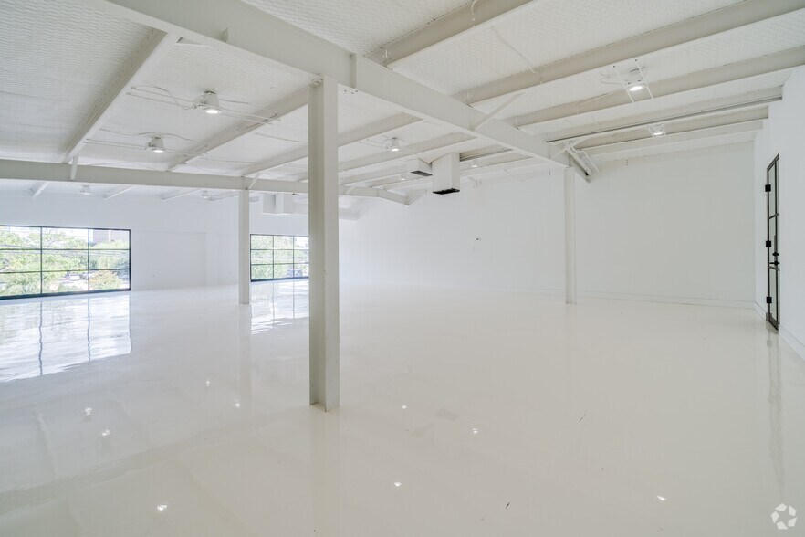 More Photos Of 3330 Audley St, Houston Storefront Retail Office For Sale