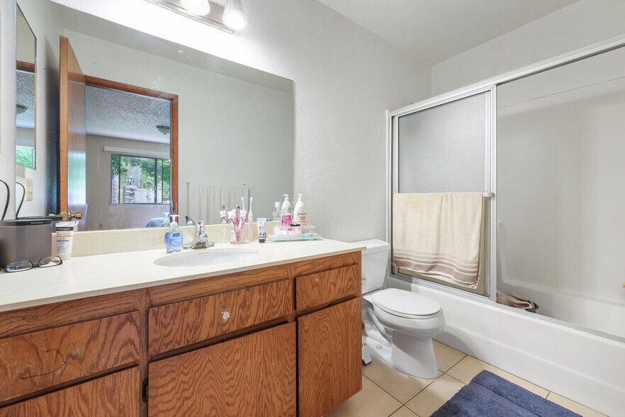More Photos Of 380 Plymouth Dr, Vista Apartments For Sale