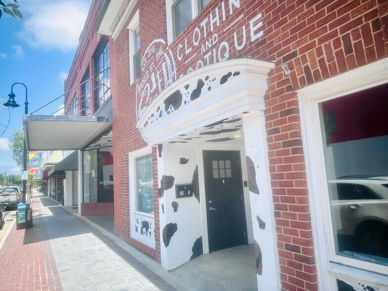 More Photos Of 103 N College Ave, Newton General Retail For Lease