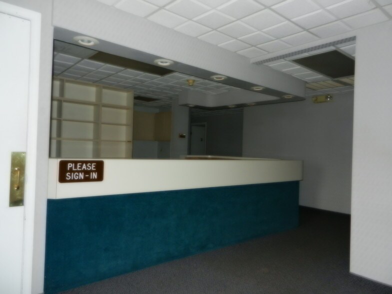 More Photos Of 31040-31046 Utica Rd, Fraser Office Residential For Lease