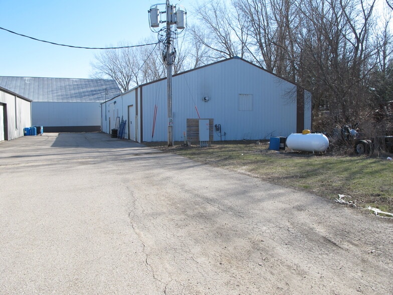 More Photos Of 713 E Main St, Waukon Manufacturing For Sale
