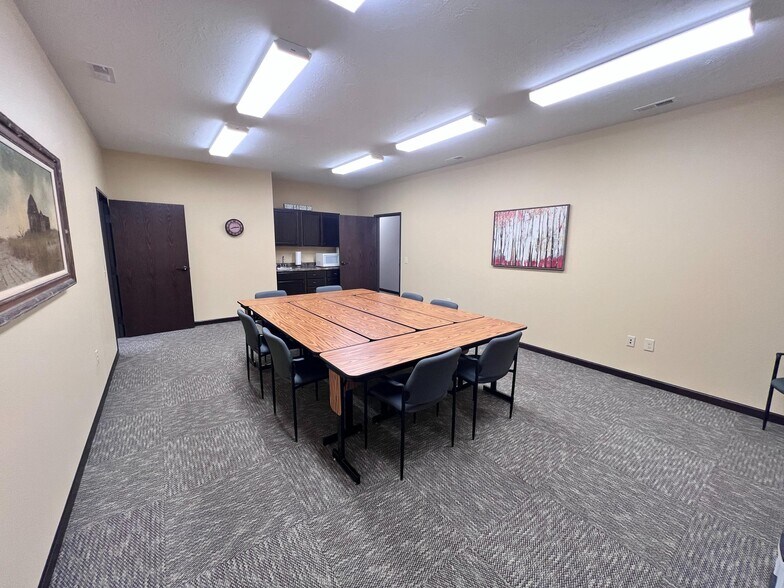 More Photos Of 1002 E Philip Ave, North Platte Office For Sale