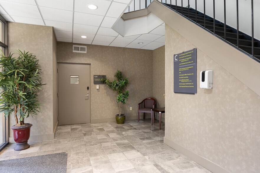 More Photos Of 12 Roszel Rd, Princeton Medical For Lease