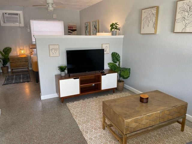 More Photos Of 629 Bay Esplanade, Clearwater Beach Specialty For Sale