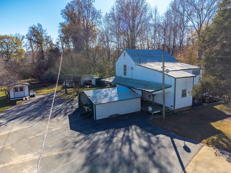 More Photos Of 8214 Panther Lake Rd, Willow Spring Flex For Lease