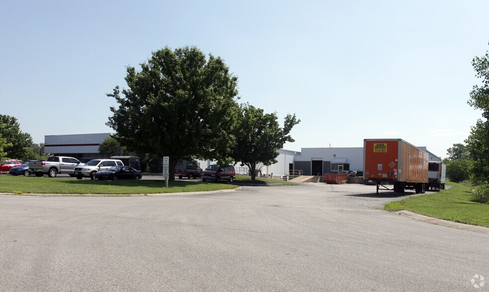 More Photos Of 941-955 Monument Dr, Lebanon Light Manufacturing For Lease