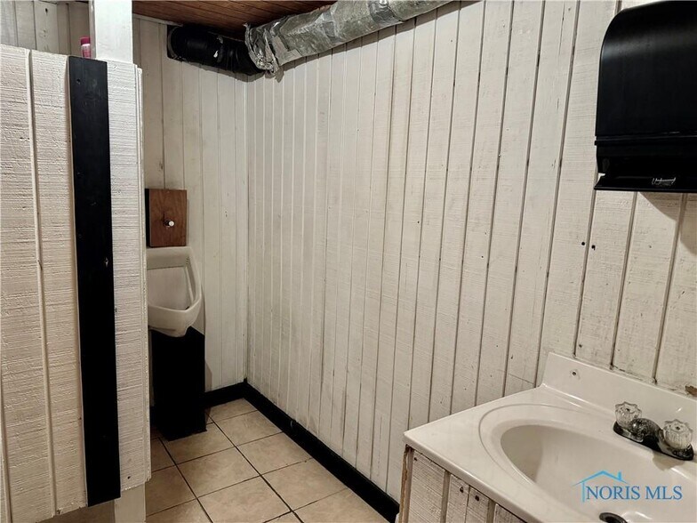 More Photos Of 14475 Power Dam Rd, Defiance Sports And Entertainment For Sale