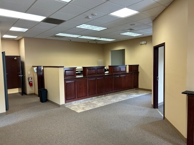 More Photos Of 48 Animal Clinic Rd, Stuart Bank For Lease