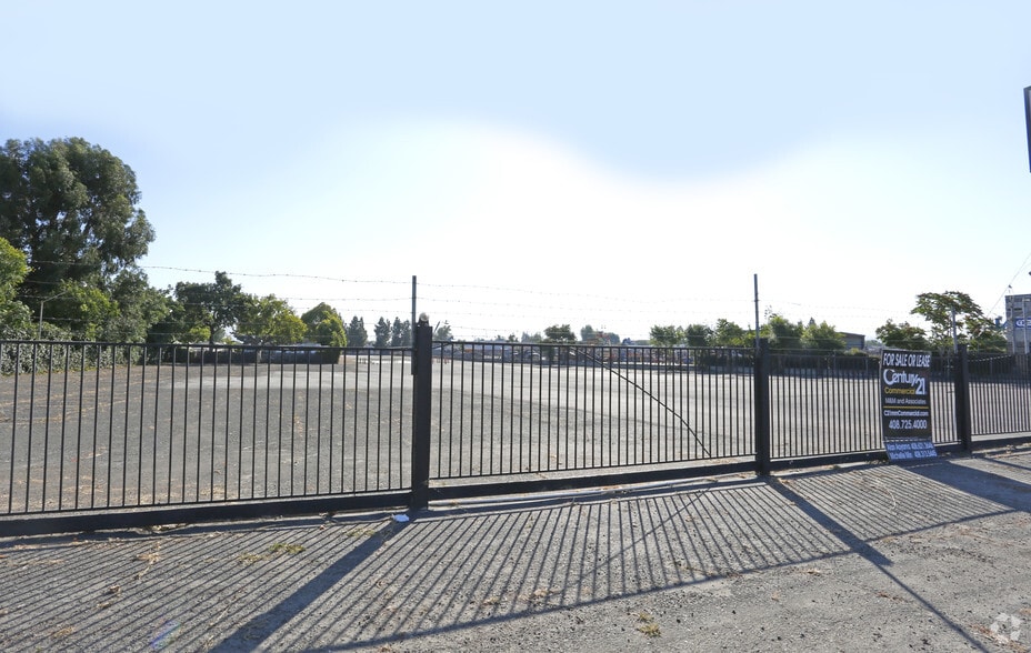 More Photos Of Unit B - 2828 Monterey Hwy, San Jose Land For Lease