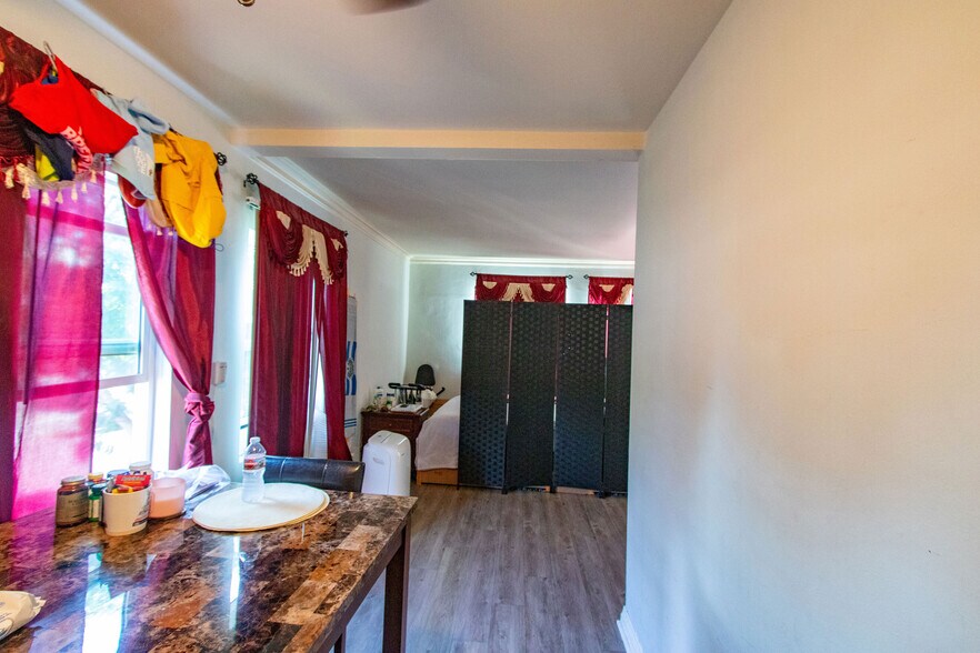 More Photos Of 201-207 S Kenmore Ave, Los Angeles Apartments For Sale