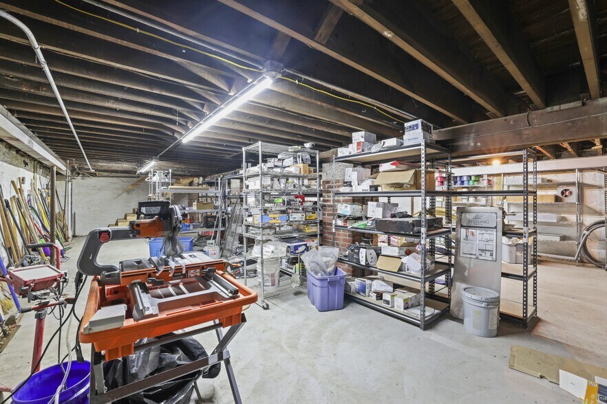 More Photos Of 1890 S High St, Columbus Light Distribution For Sale