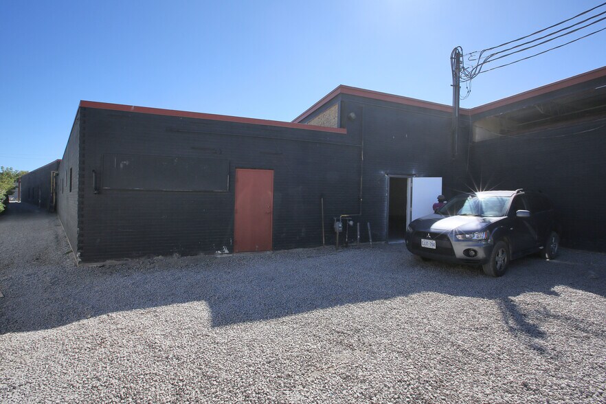 More Photos Of 51 Comstock Rd, Toronto Warehouse For Lease