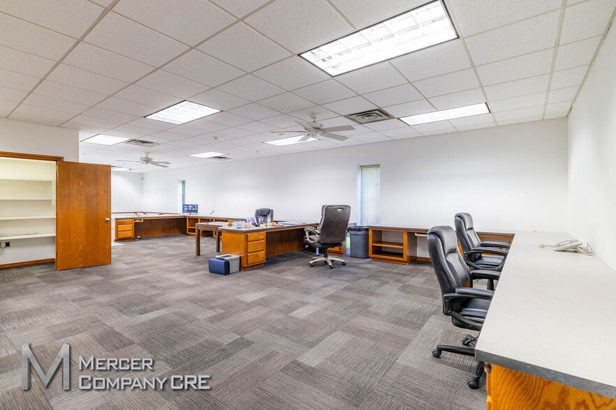 More Photos Of 10108 NW 10th St, Yukon Warehouse For Sale