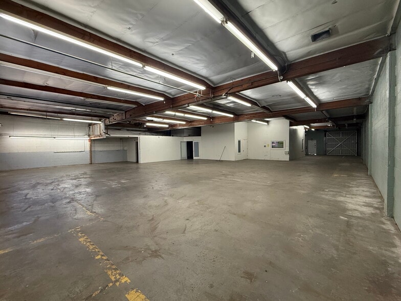 More Photos Of 13822-13826 Prairie Ave, Hawthorne Warehouse For Lease