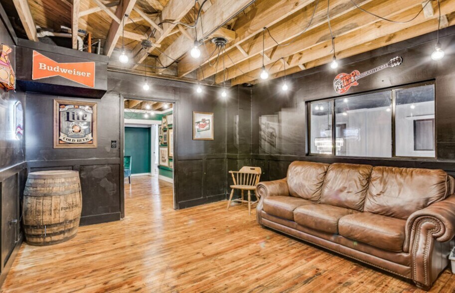 More Photos Of 544 N Main St, Crestview Storefront Retail Office For Sale