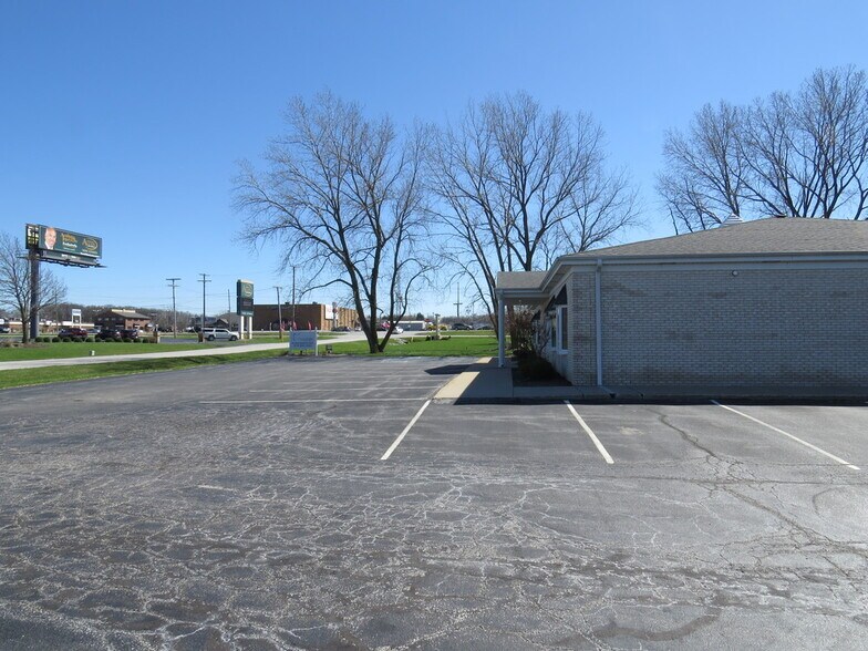 More Photos Of 8080 Utah St, Merrillville Office For Lease