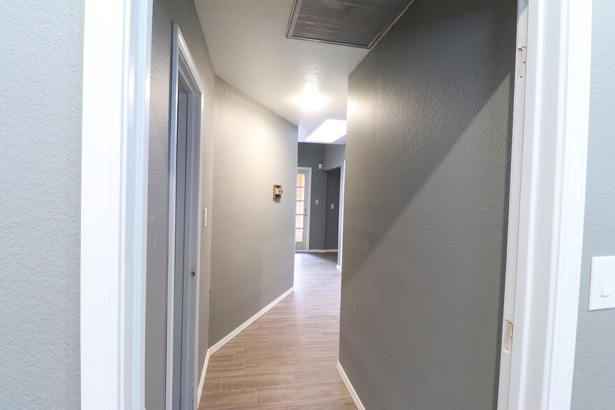 More Photos Of 2000 E Lohman Ave, Las Cruces Office For Lease