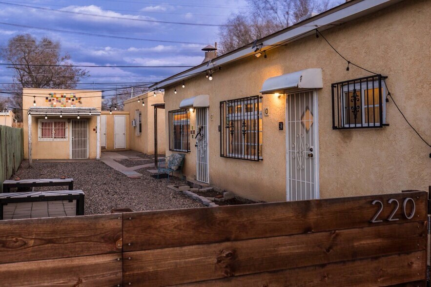Primary Photo Of 220 Princeton Dr, Albuquerque Apartments For Sale