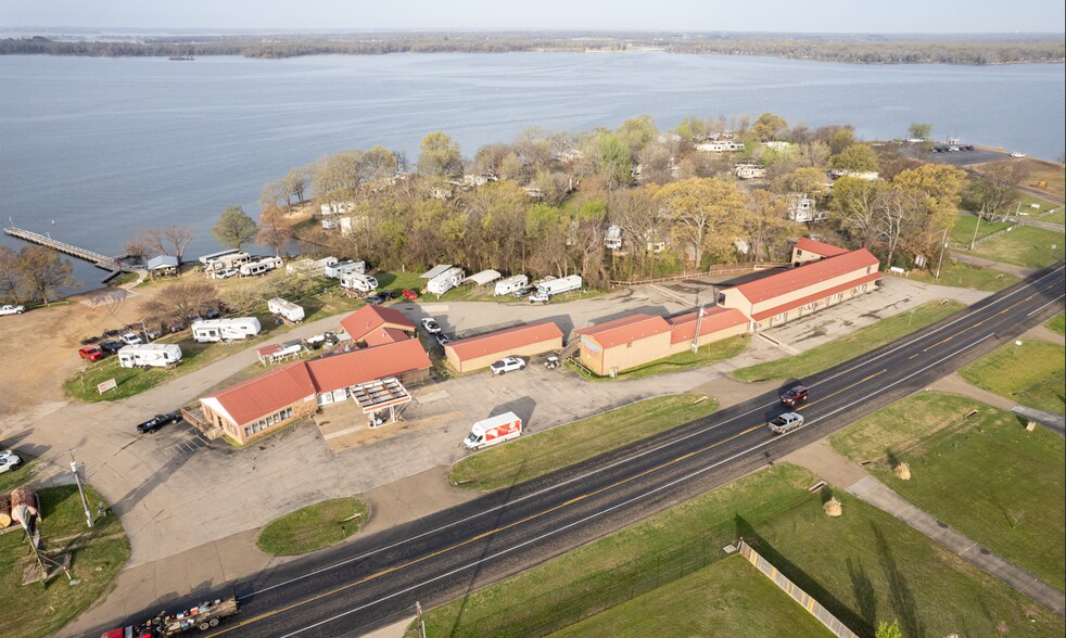 More Photos Of 3035 TX-154, Quitman Marina For Sale