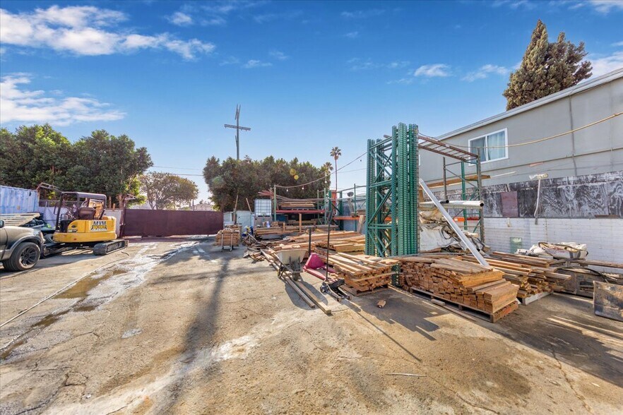 More Photos Of 11924 Vose St, North Hollywood Warehouse For Lease