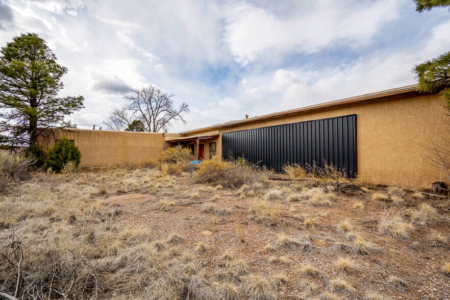 More Photos Of 20 Arroyo Cuyamungue Rd, Santa Fe Warehouse For Sale