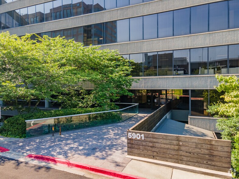 More Photos Of 5901 Peachtree Dunwoody Rd NE, Atlanta Unknown For Lease