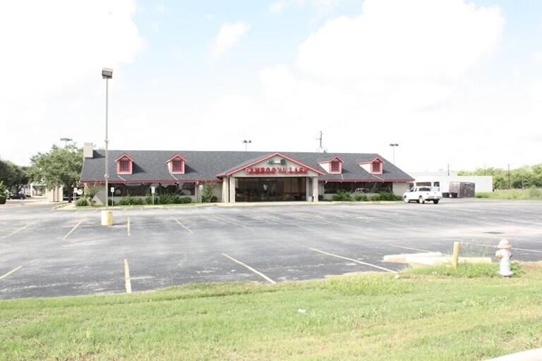 More Photos Of 5151 Avenue H, Rosenberg Restaurant For Sale