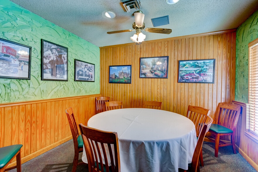 More Photos Of 1702 Park Hill Dr, Gainesville Restaurant For Sale