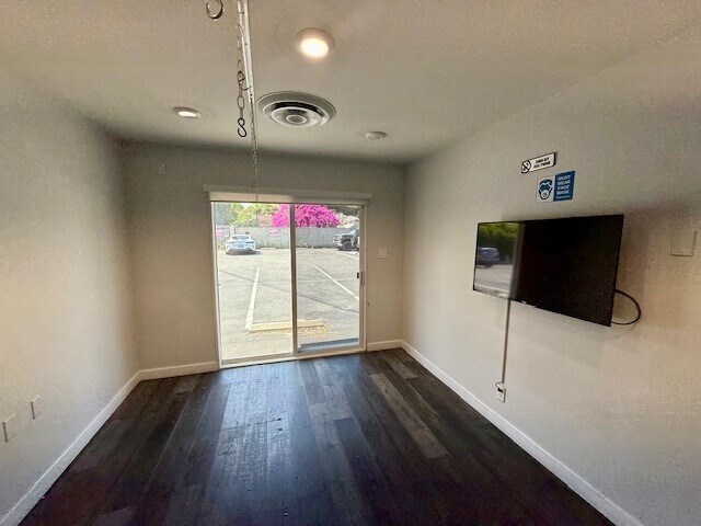 More Photos Of 10730 Riverside Dr, Toluca Lake Medical For Sale