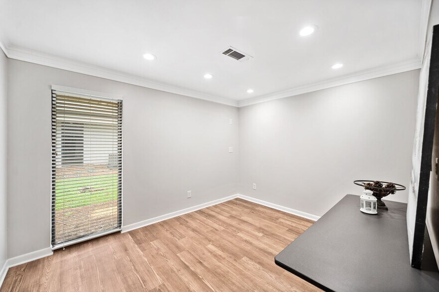 More Photos Of 600 Bld C Houze Way, Roswell Medical For Lease