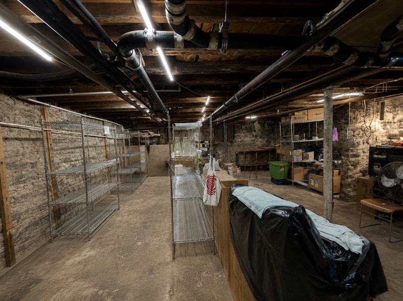 More Photos Of 817 Onderdonk Ave, Ridgewood General Retail For Lease