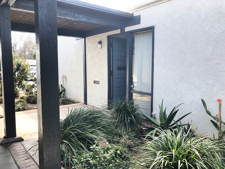 More Photos Of 17400 Irvine Blvd, Tustin Medical For Lease