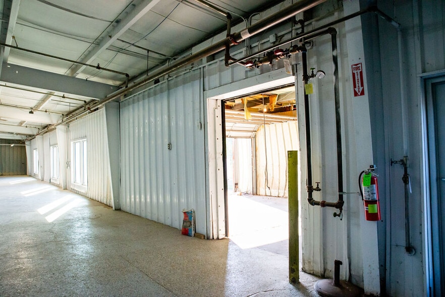 More Photos Of 1630 N Eldon Ave, Springfield Unknown For Lease