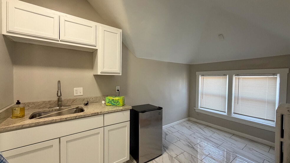 More Photos Of 2100 Auburn Ave, Cincinnati Office For Sale