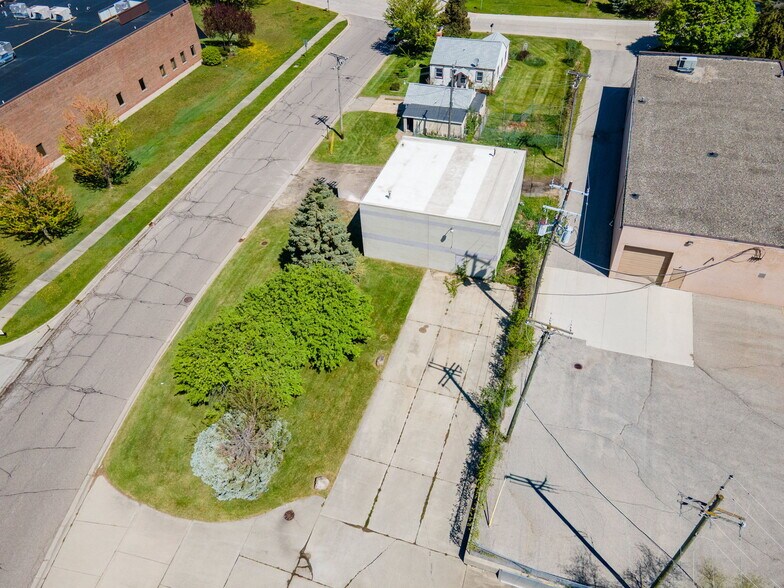 More Photos Of 1816 Larchwood Dr, Troy Warehouse For Sale