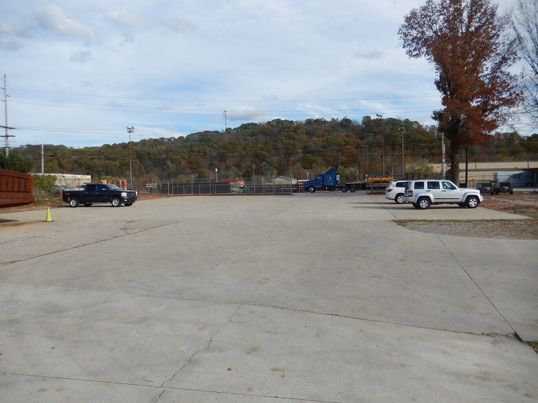 More Photos Of 20 McJunkin Rd, Nitro Distribution For Lease