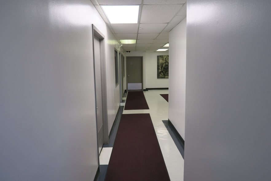 More Photos Of 5829 Beverly Hill St, Houston Warehouse For Lease