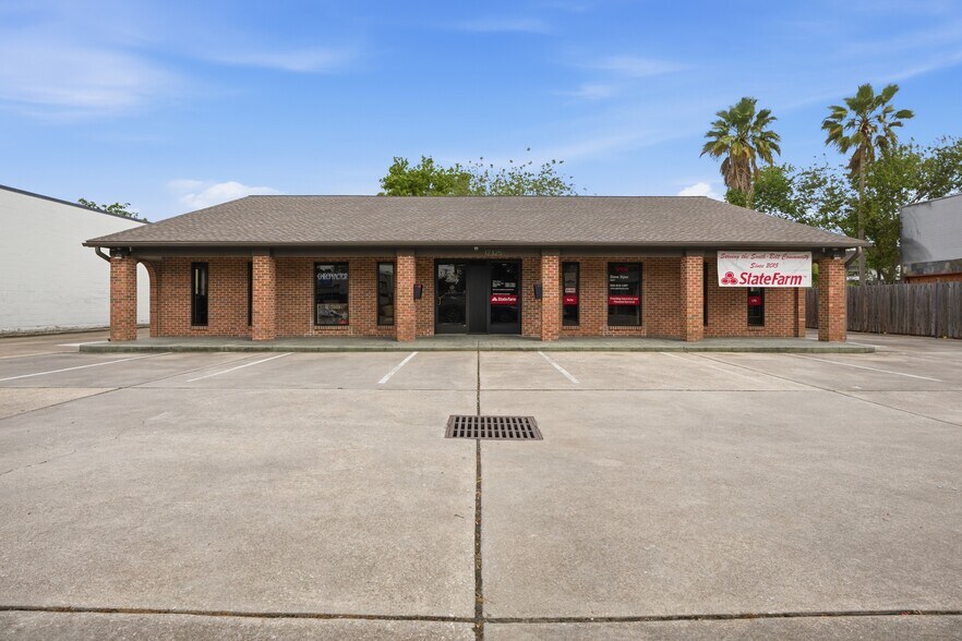 More Photos Of 12325 Scarsdale Blvd, Houston Medical For Sale