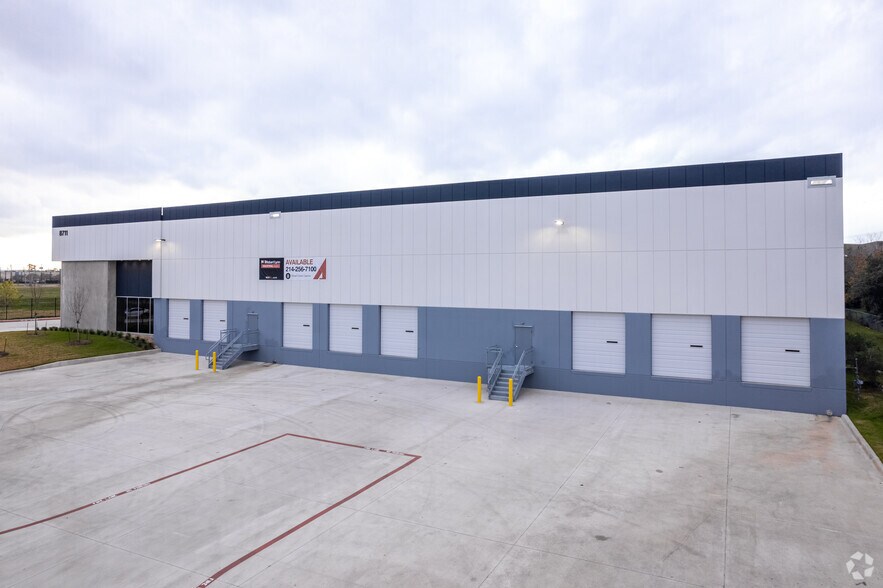 More Photos Of 8733 N Stemmons Fwy, Dallas Unknown For Lease