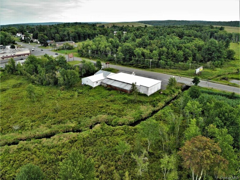 More Photos Of 186 E Broadway, Monticello Service For Sale