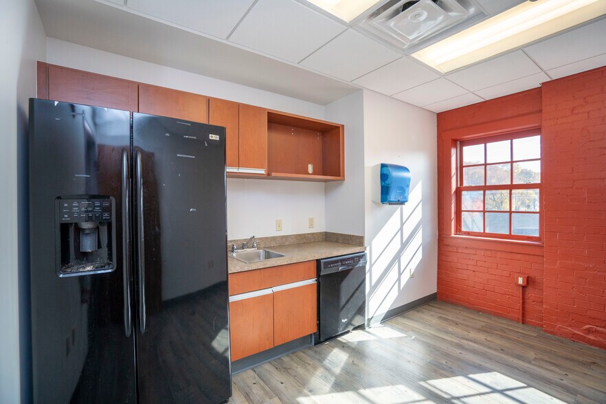 More Photos Of 100-256 Match Factory Pl, Bellefonte Medical For Lease