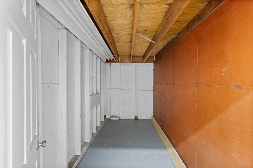 More Photos Of 109-111 35th St, Union City Warehouse For Lease