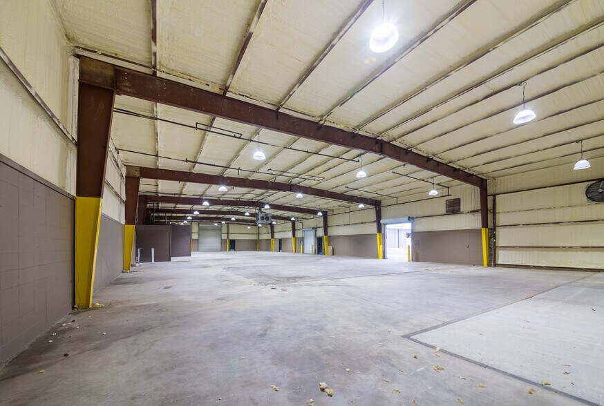 More Photos Of 1931 Rock Chapel Rd, Lithonia Warehouse For Lease