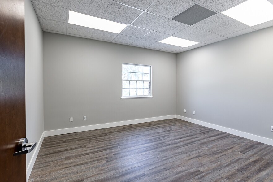 More Photos Of 1500 E Venice Ave, Venice Office For Sale