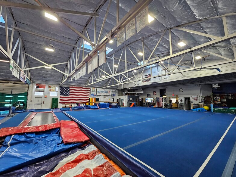 More Photos Of 815 N 1st Ave, Great Falls Auto Dealership For Lease