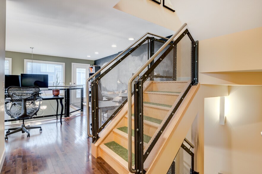 More Photos Of 1812 14A St SW, Calgary Office Residential For Sale